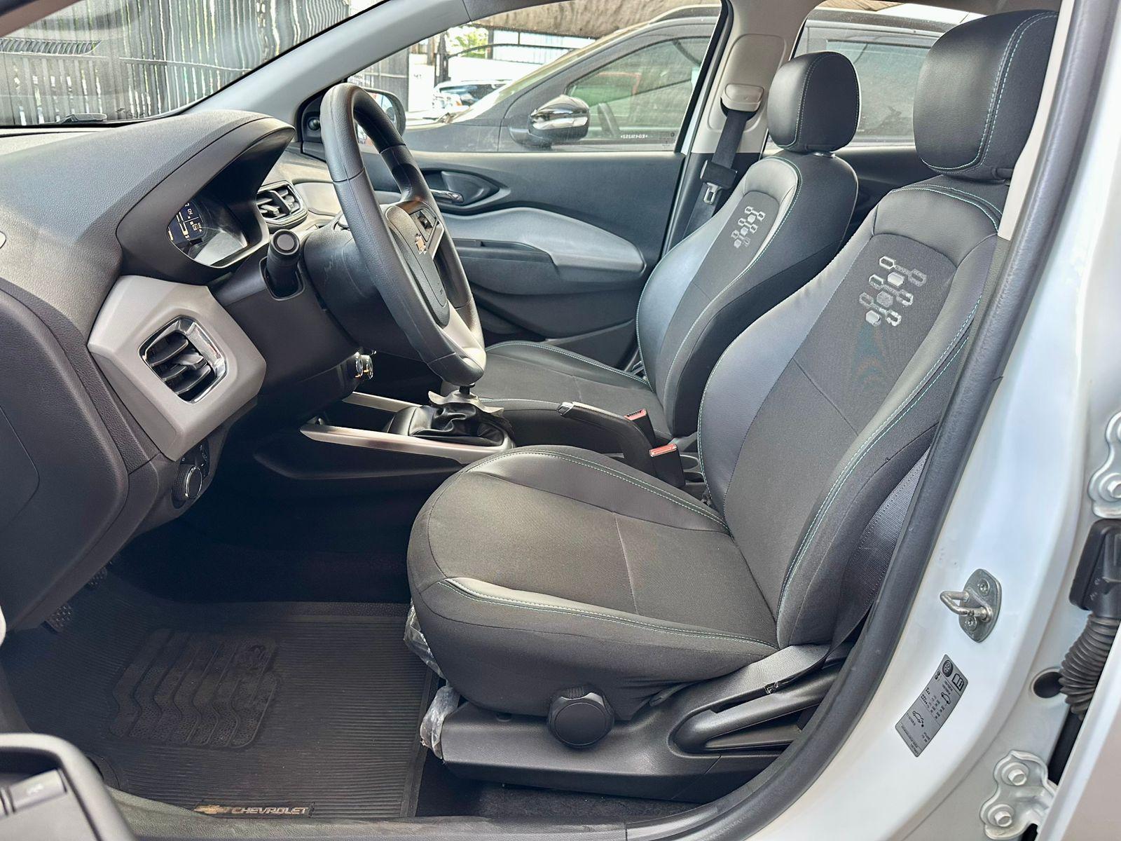 CHEVROLET Onix Hatch - Foto