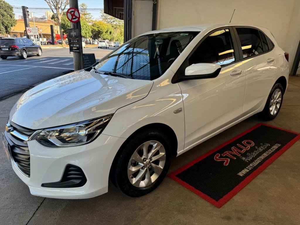 CHEVROLET Onix Hatch - Foto