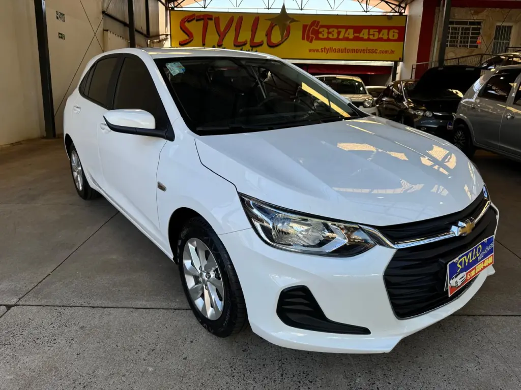 CHEVROLET Onix Hatch - Foto