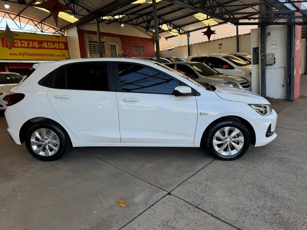 CHEVROLET Onix Hatch - Foto