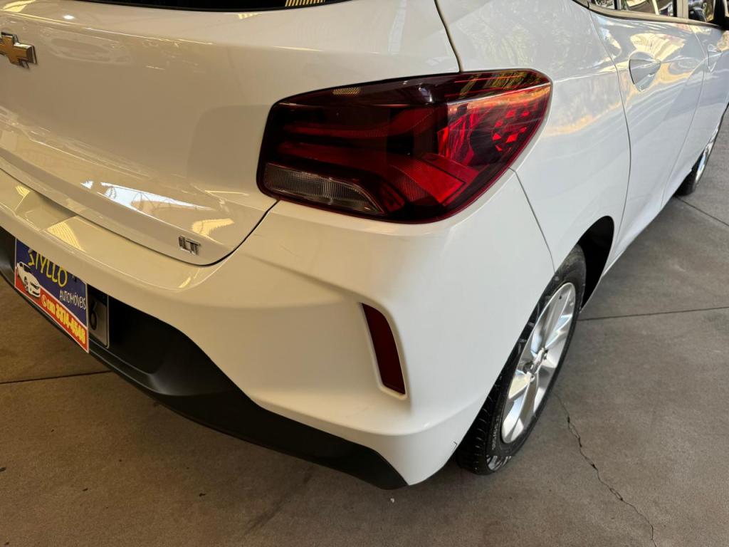 CHEVROLET Onix Hatch - Foto