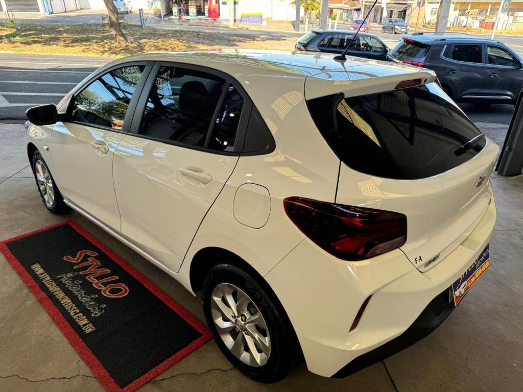 CHEVROLET Onix Hatch - Foto