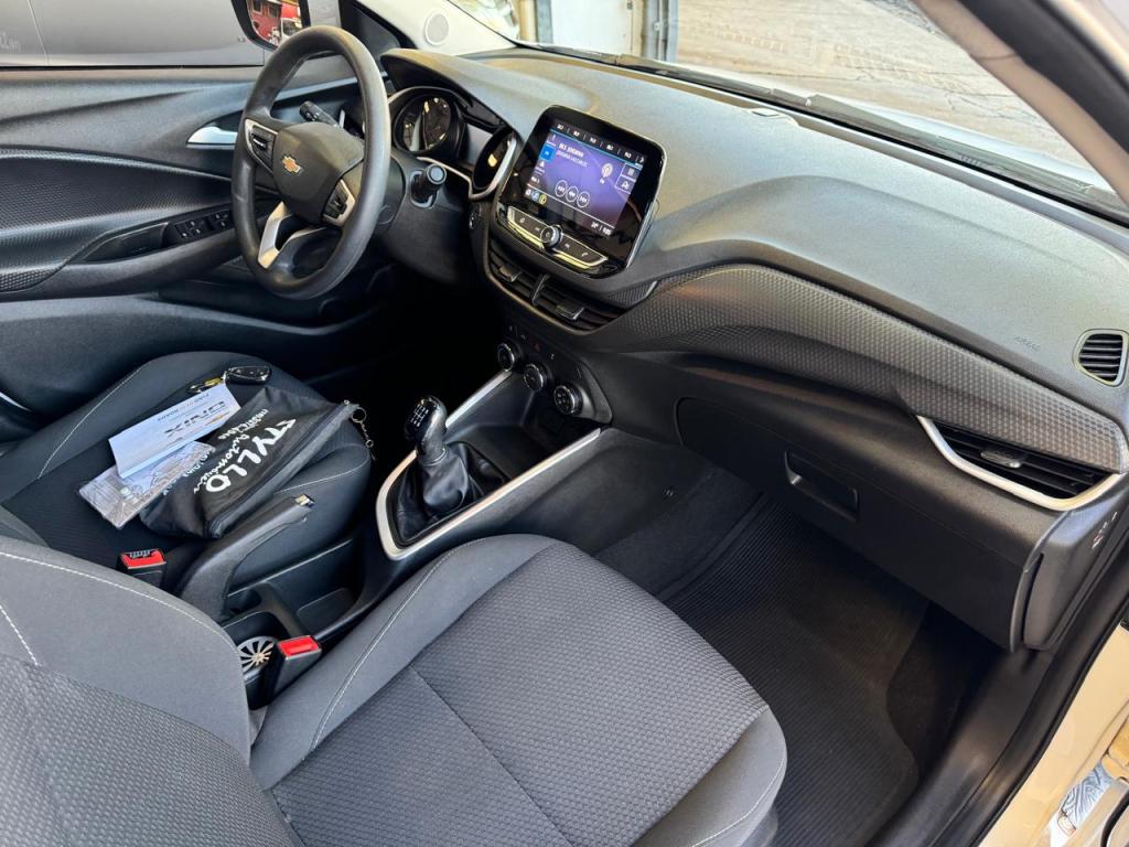 CHEVROLET Onix Hatch - Foto