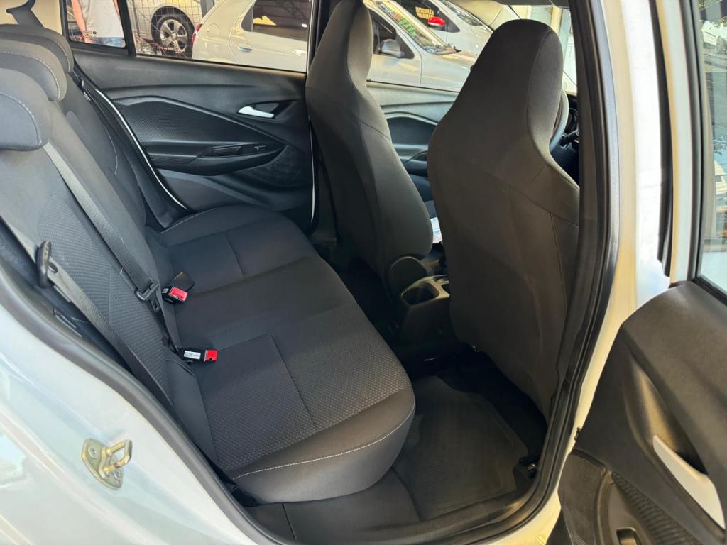 CHEVROLET Onix Hatch - Foto