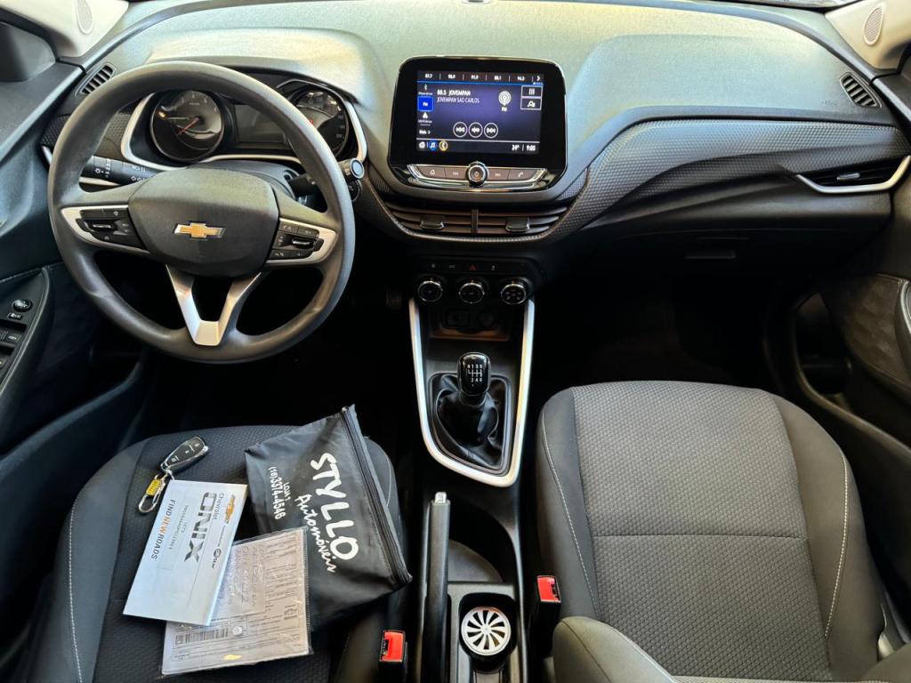 CHEVROLET Onix Hatch - Foto