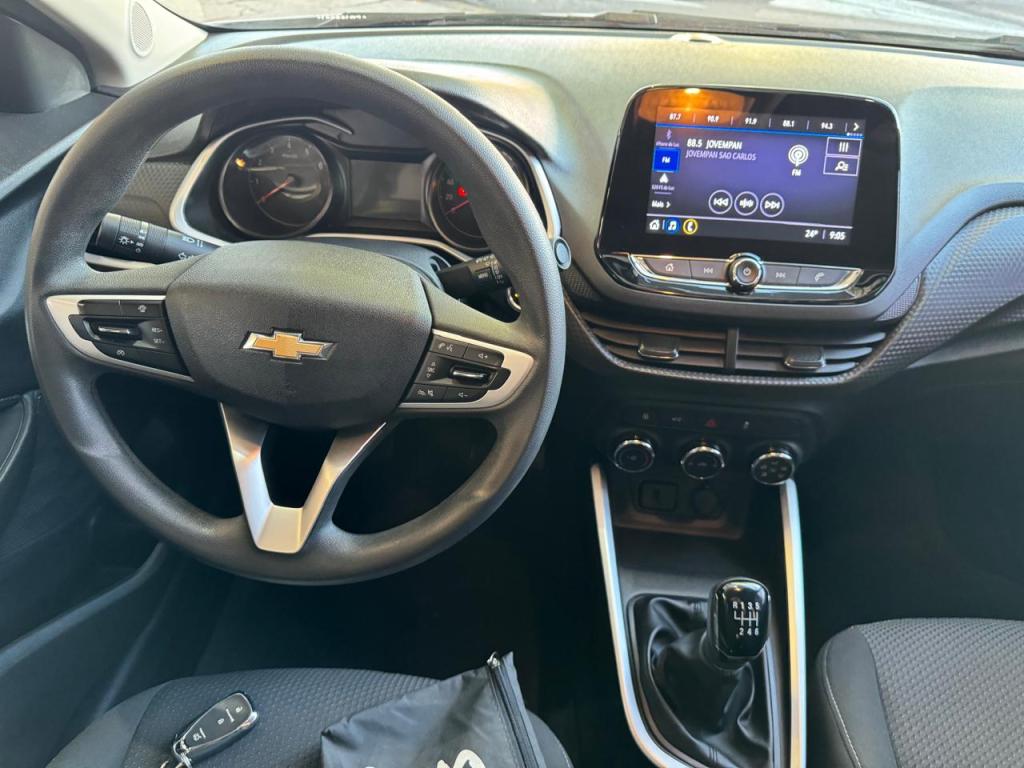 CHEVROLET Onix Hatch - Foto