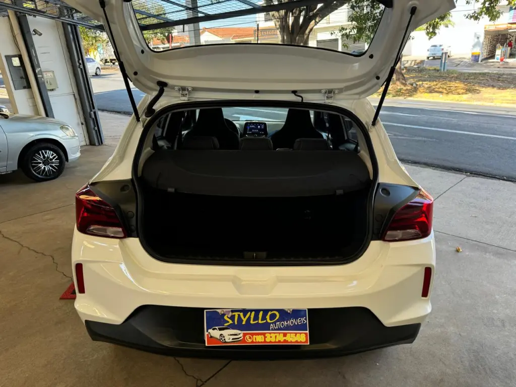 CHEVROLET Onix Hatch - Foto