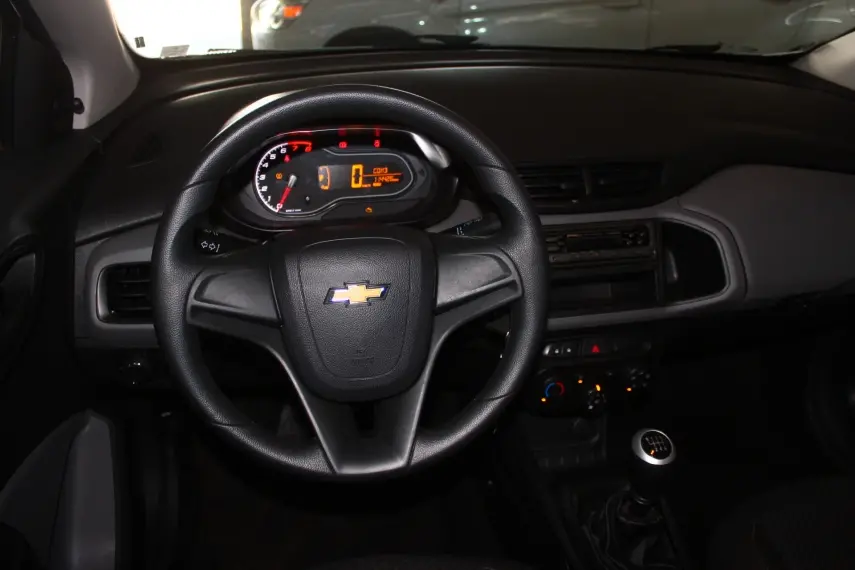 CHEVROLET Onix Hatch - Foto