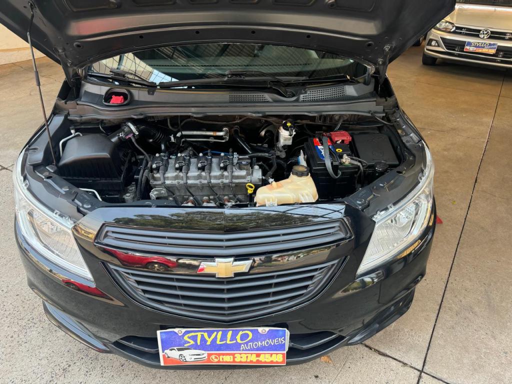 CHEVROLET Onix Hatch - Foto