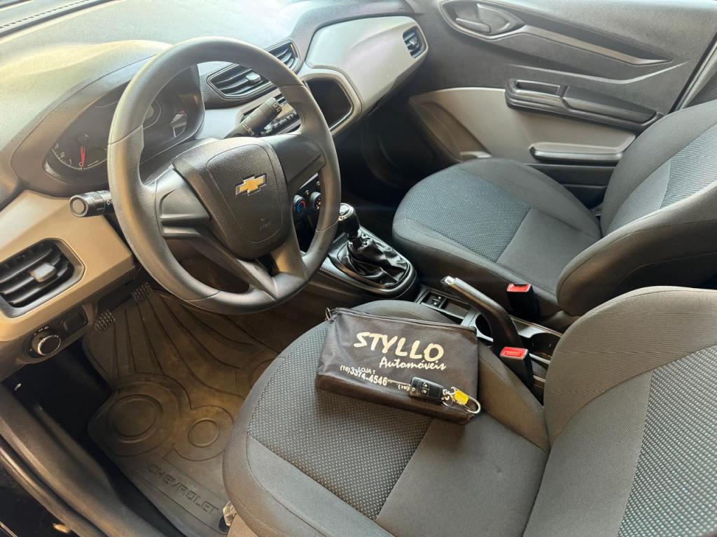 CHEVROLET Onix Hatch - Foto