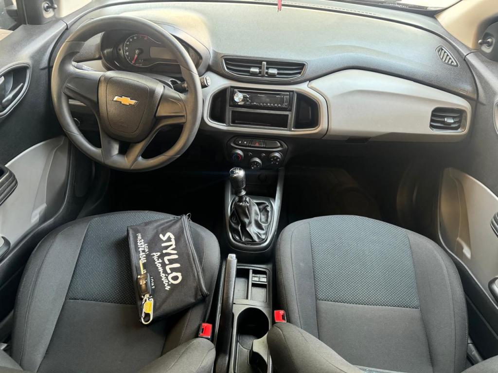 CHEVROLET Onix Hatch - Foto