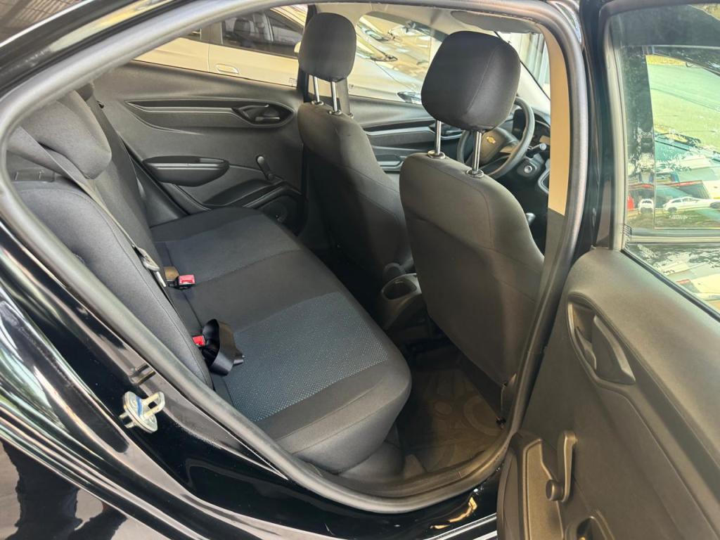 CHEVROLET Onix Hatch - Foto