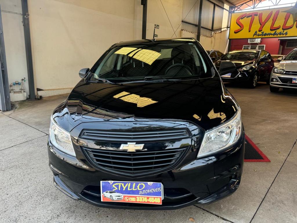 CHEVROLET Onix Hatch - Foto