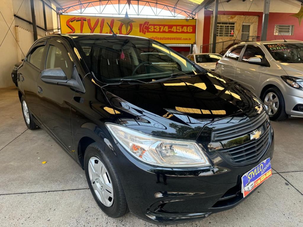 CHEVROLET Onix Hatch - Foto