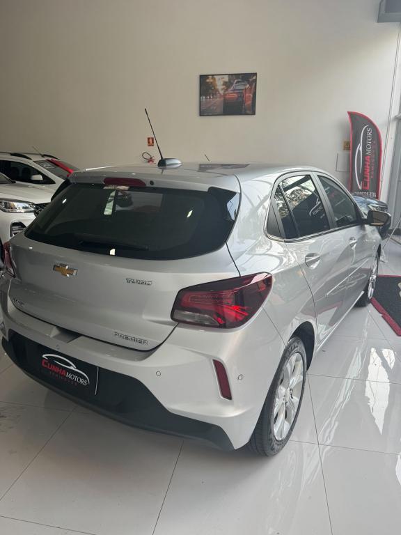 CHEVROLET Onix Hatch - Foto