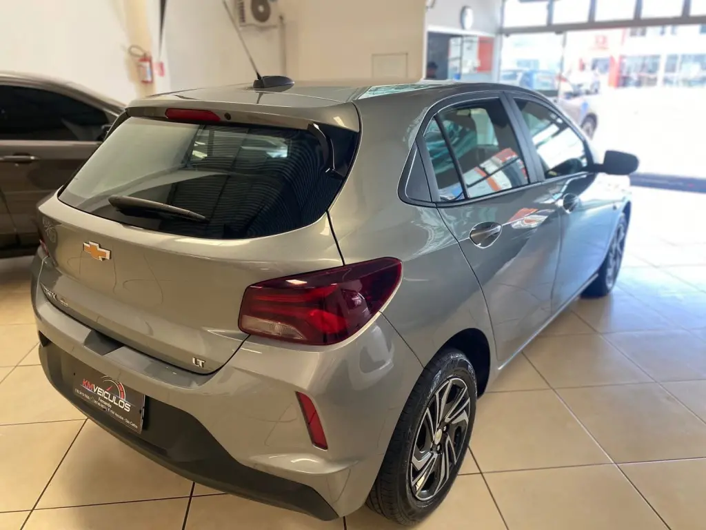 CHEVROLET Onix Hatch - Foto