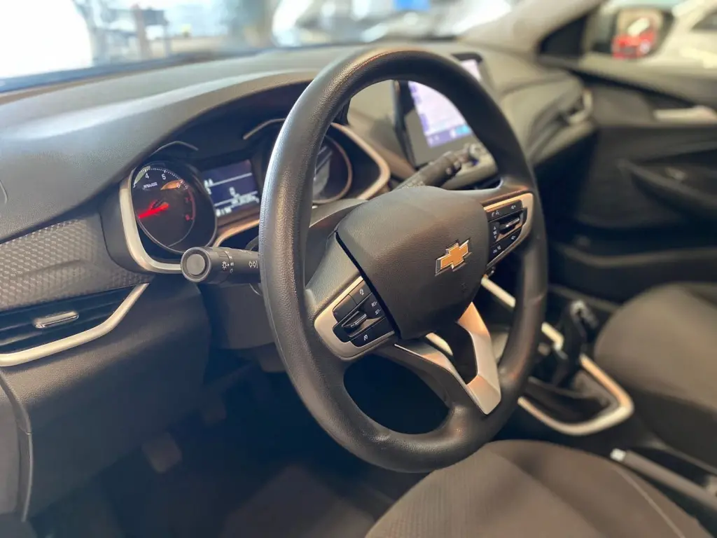 CHEVROLET Onix Hatch - Foto