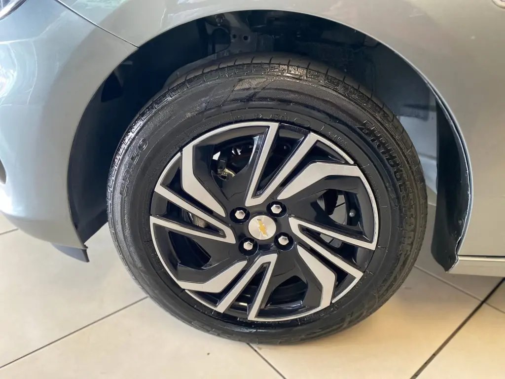 CHEVROLET Onix Hatch - Foto