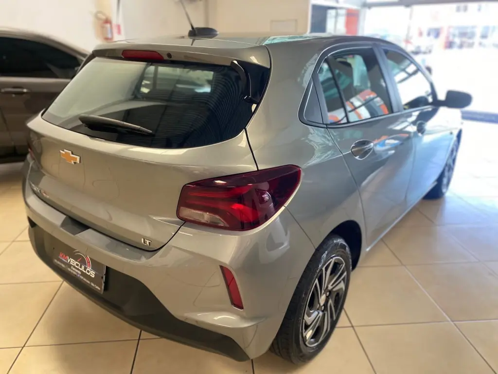 CHEVROLET Onix Hatch - Foto