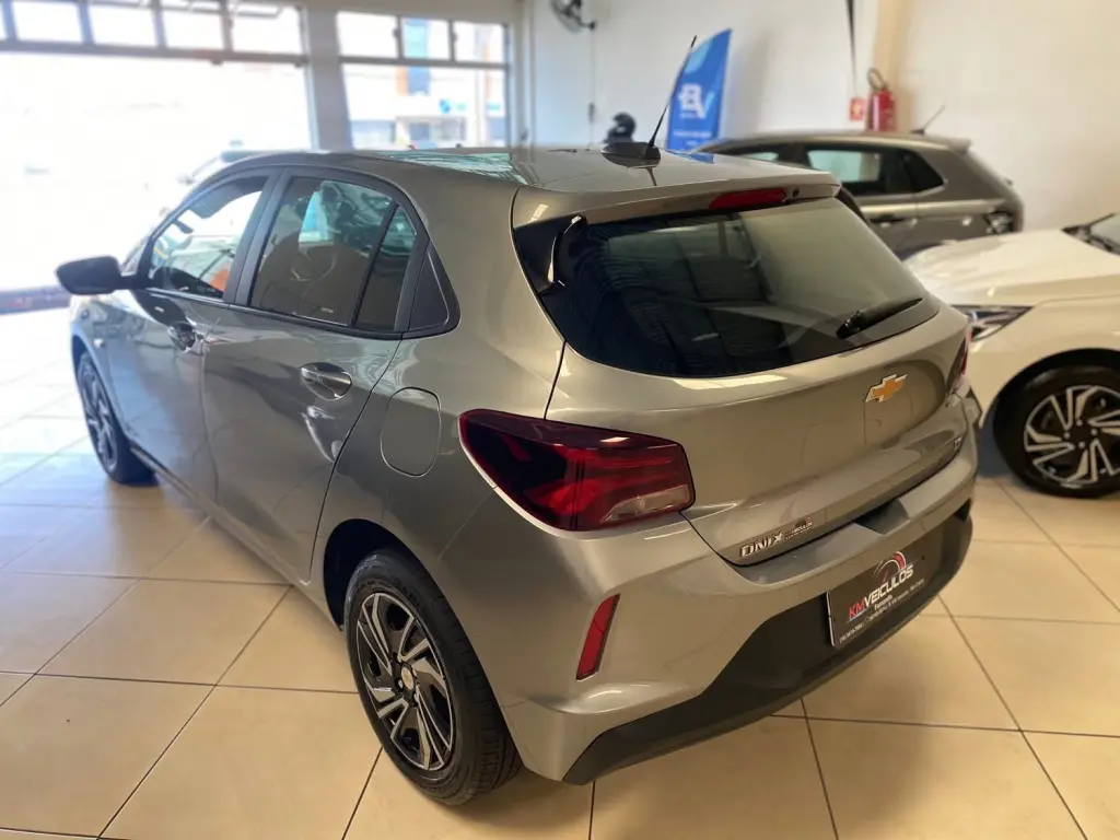 CHEVROLET Onix Hatch - Foto