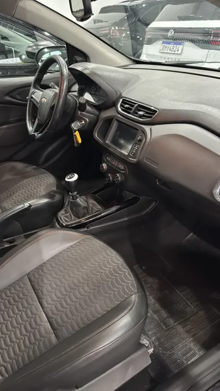 CHEVROLET Onix Hatch - Foto