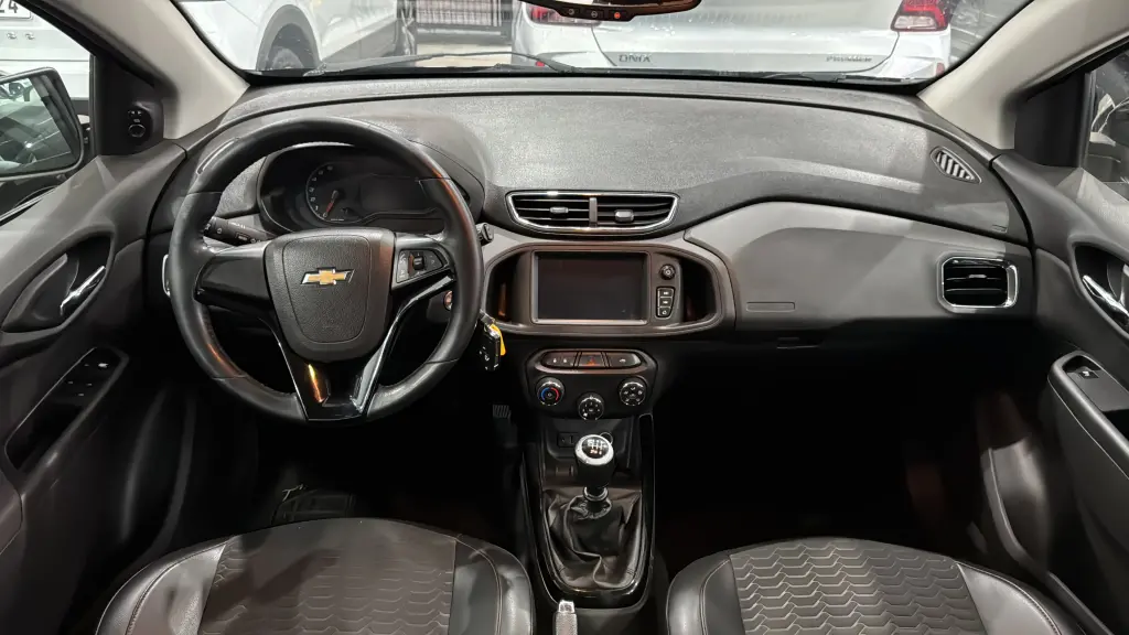 CHEVROLET Onix Hatch - Foto