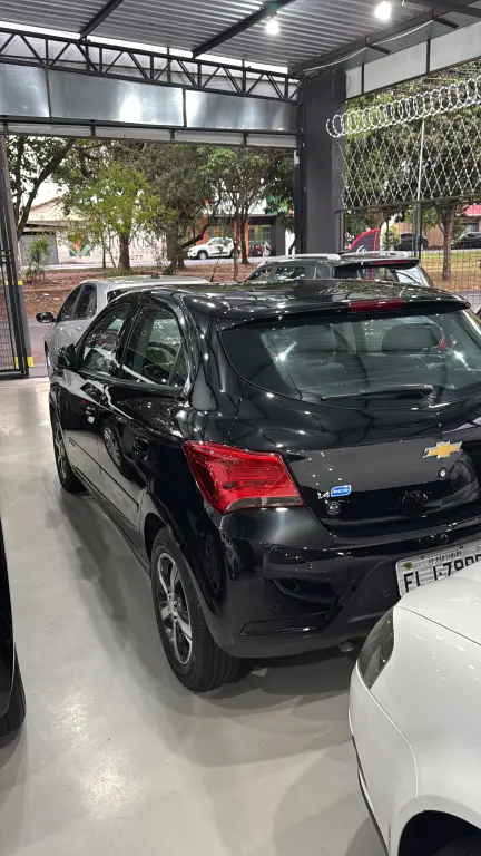 CHEVROLET Onix Hatch - Foto