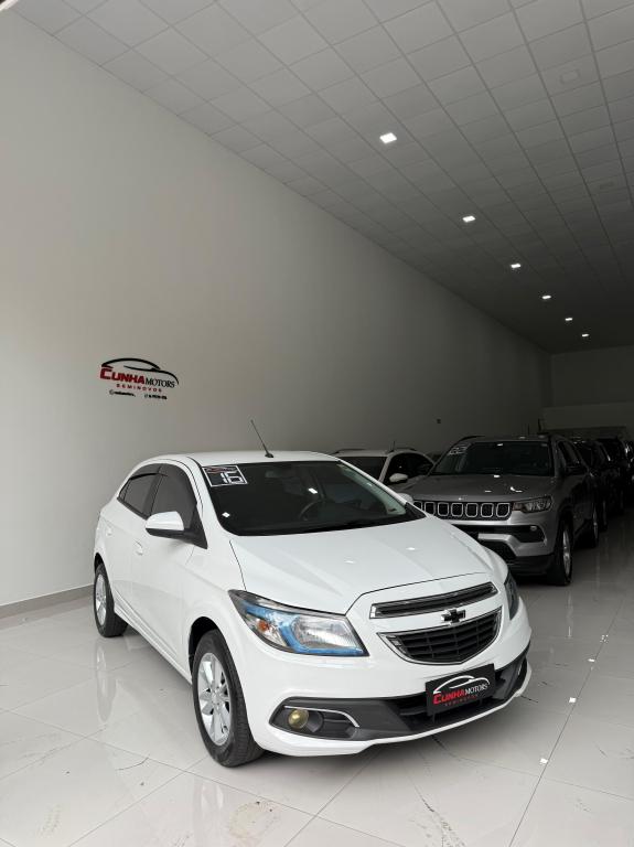 CHEVROLET Onix Hatch - Foto