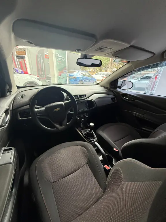 CHEVROLET Onix Hatch - Foto