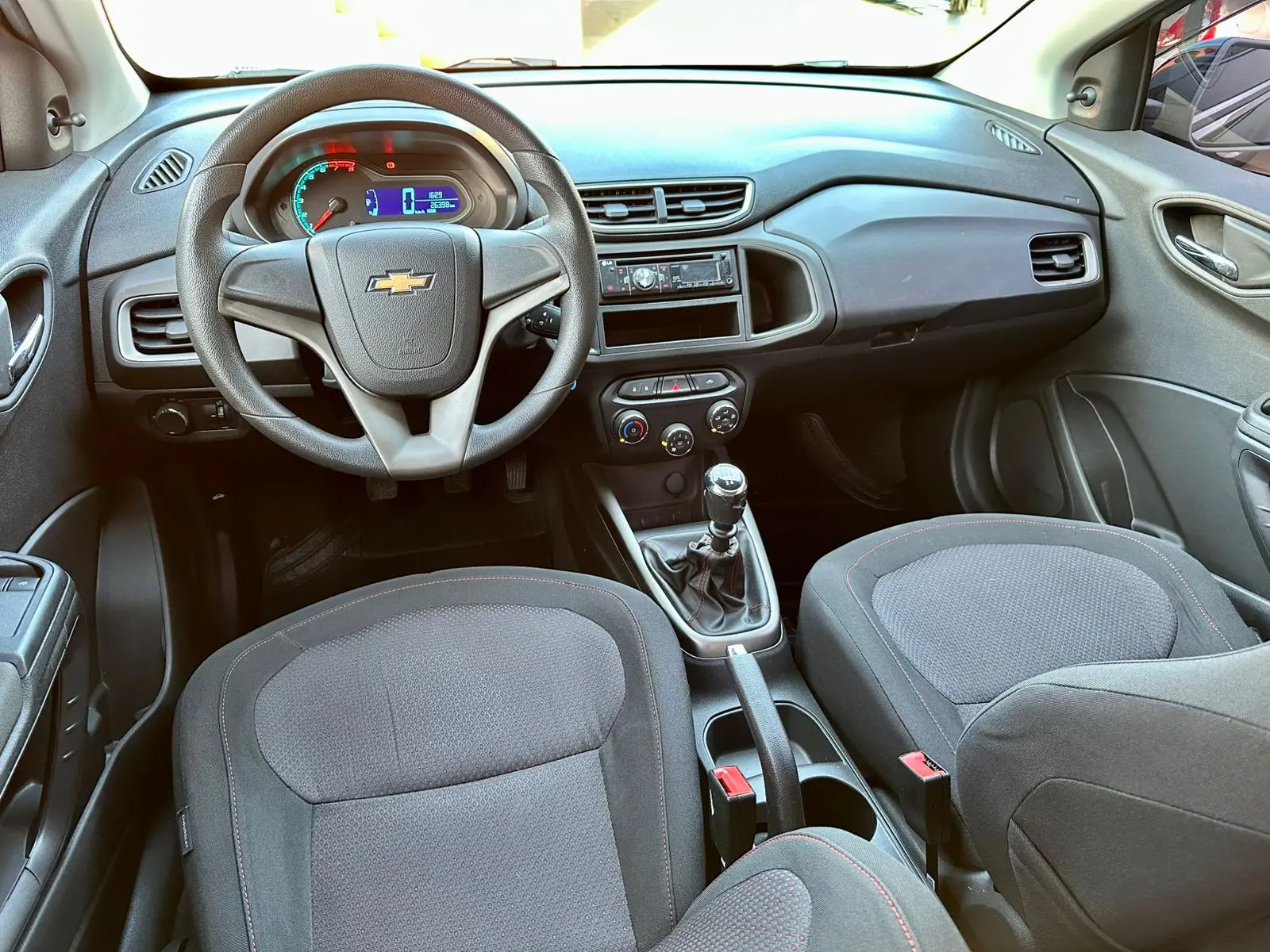 CHEVROLET Onix Hatch - Foto