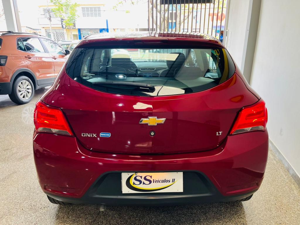CHEVROLET Onix Hatch - Foto