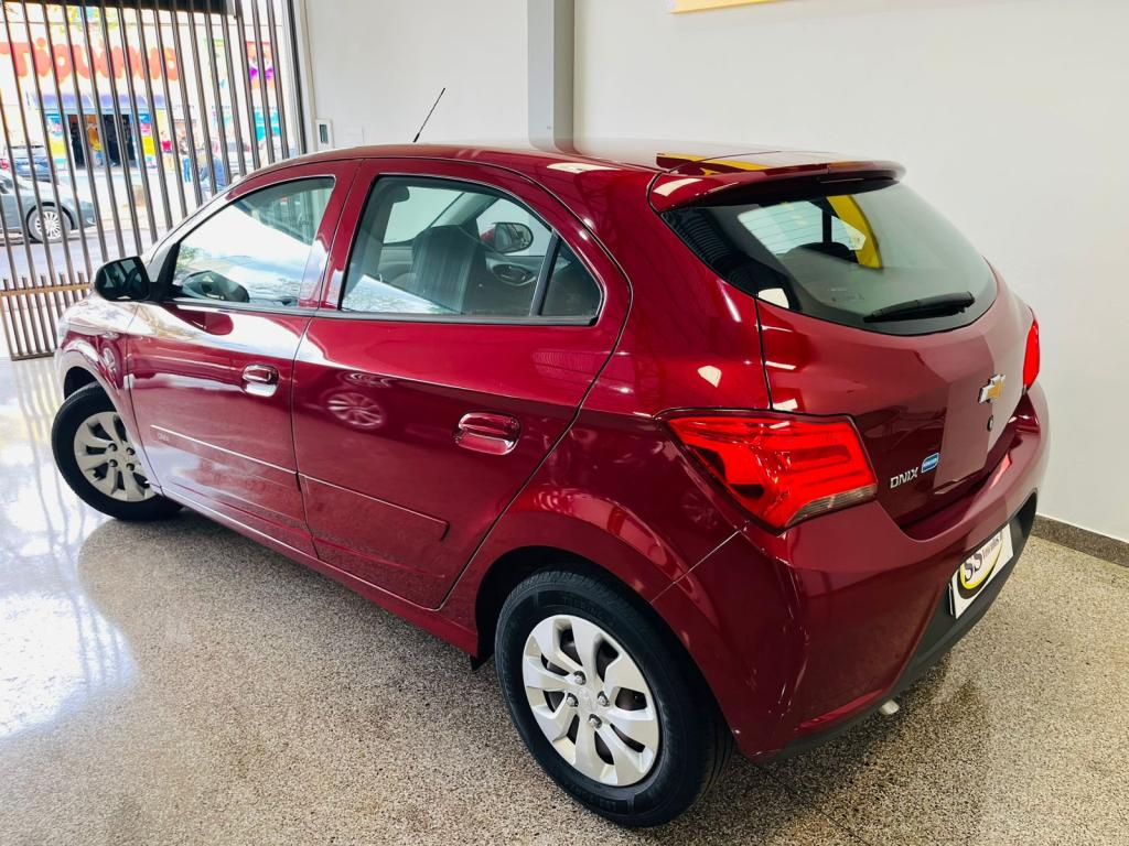 CHEVROLET Onix Hatch - Foto