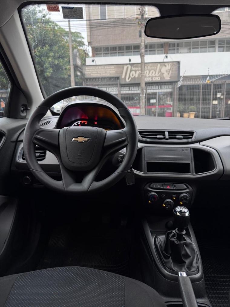 CHEVROLET Onix Hatch - Foto