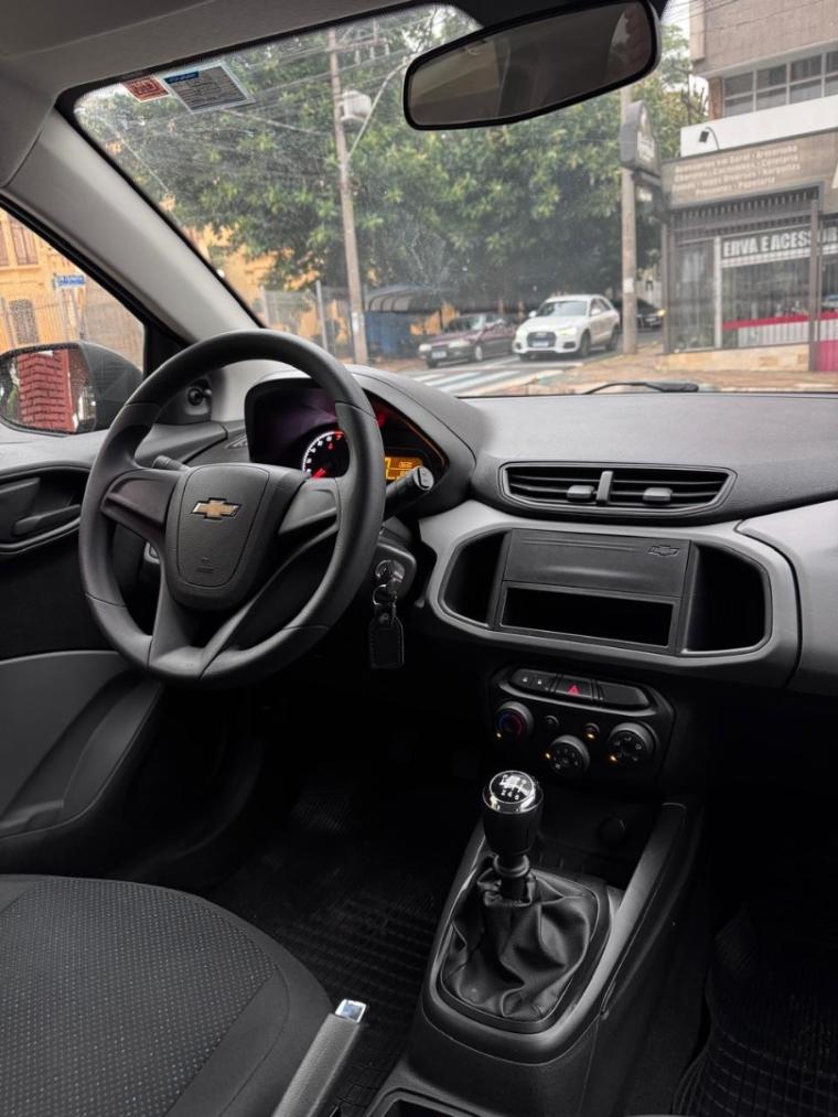 CHEVROLET Onix Hatch - Foto