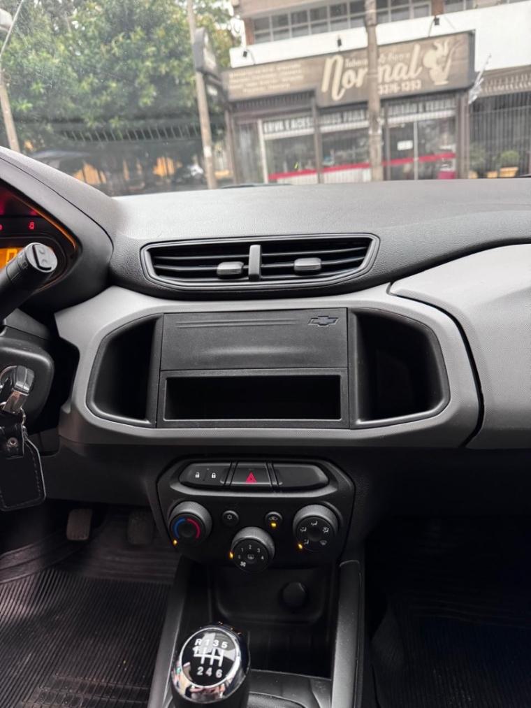 CHEVROLET Onix Hatch - Foto