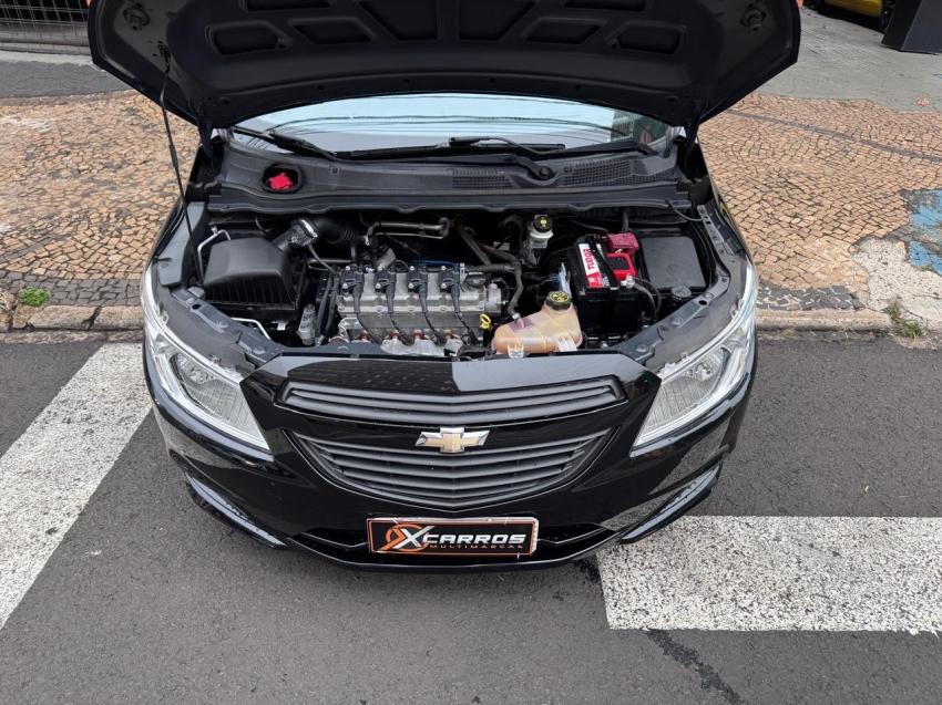 CHEVROLET Onix Hatch - Foto