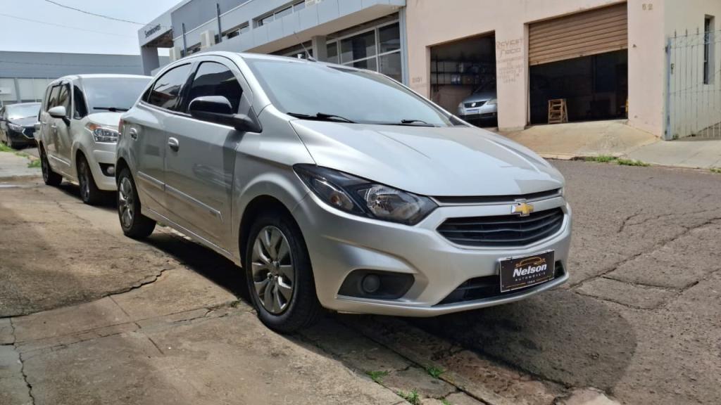 CHEVROLET Onix Hatch - Foto