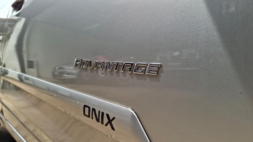 CHEVROLET Onix Hatch - Foto