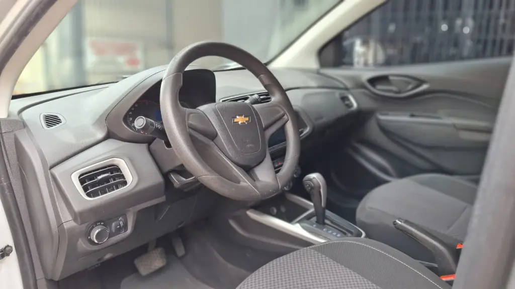 CHEVROLET Onix Hatch - Foto