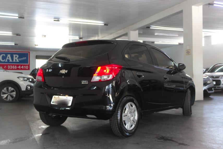 CHEVROLET Onix Hatch - Foto