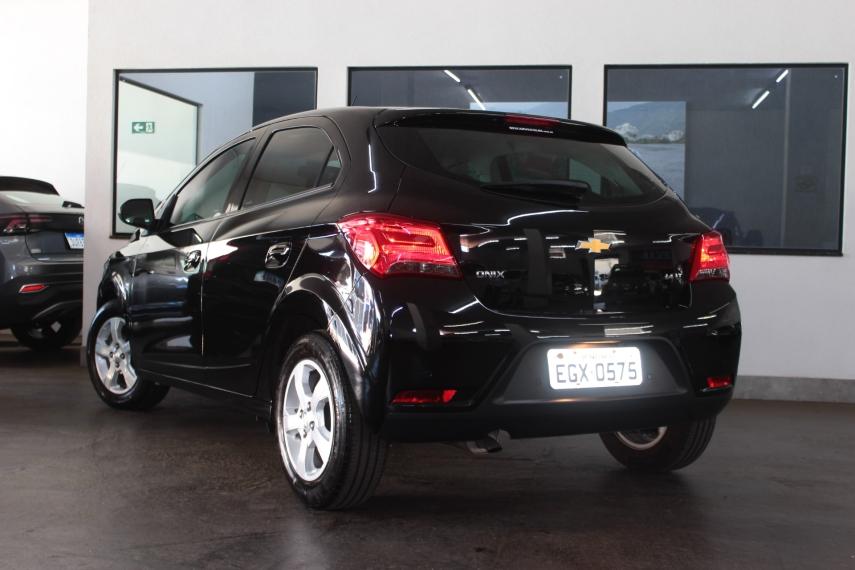 CHEVROLET Onix Hatch - Foto