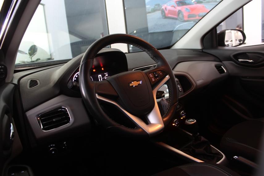 CHEVROLET Onix Hatch - Foto