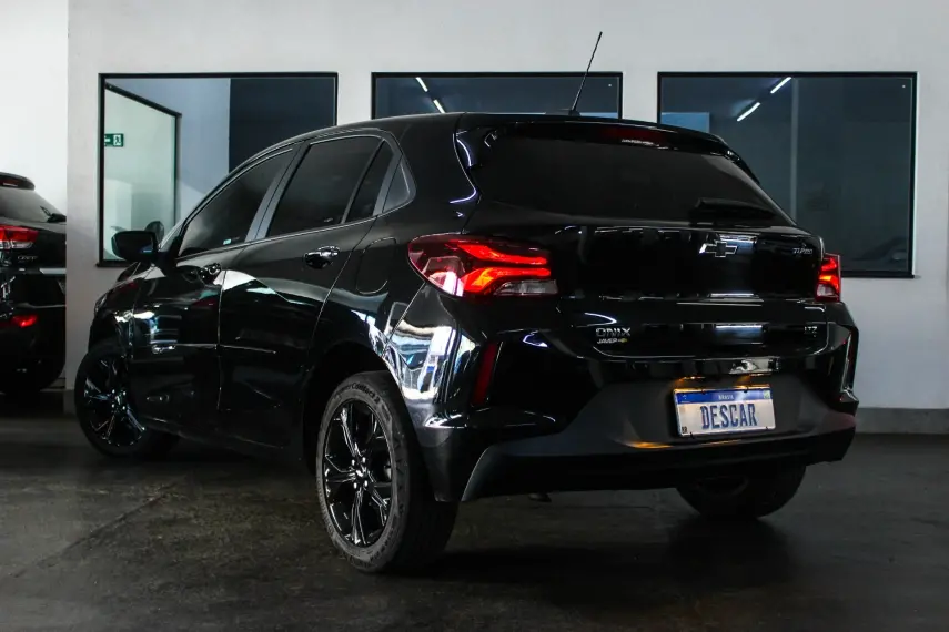 CHEVROLET Onix Hatch - Foto