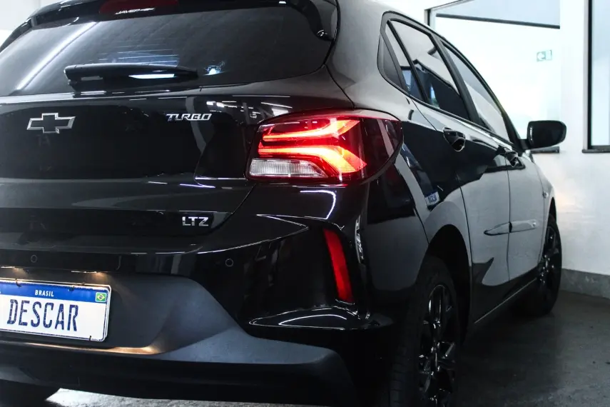 CHEVROLET Onix Hatch - Foto