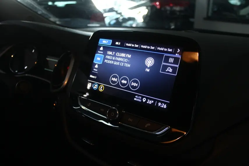 CHEVROLET Onix Hatch - Foto