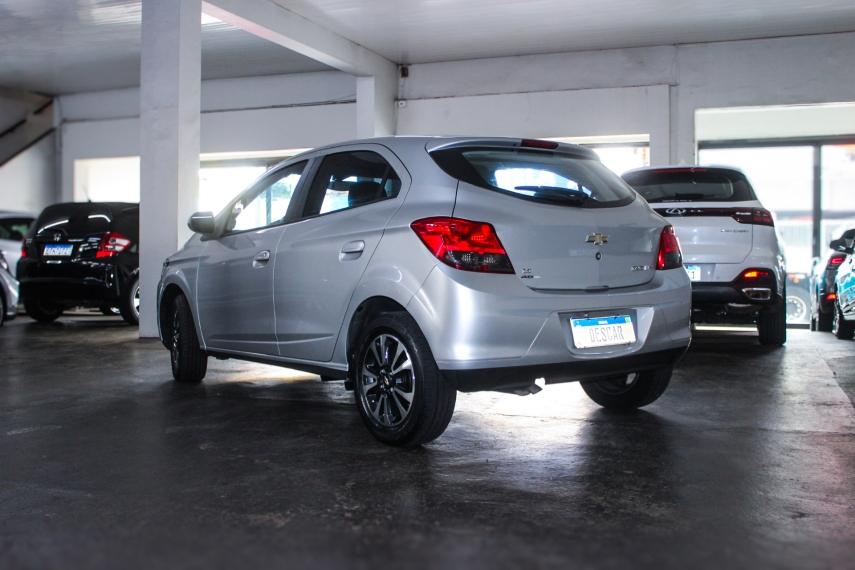 CHEVROLET Onix Hatch - Foto
