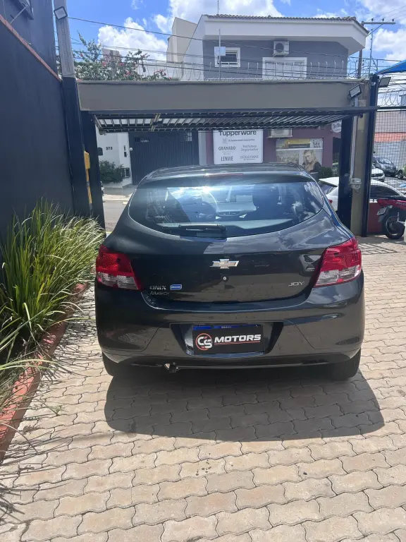 CHEVROLET Onix Hatch - Foto