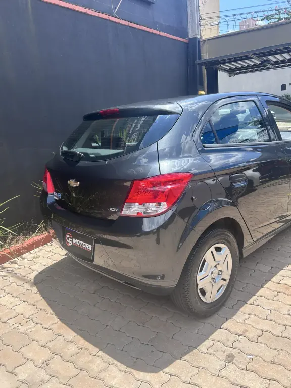 CHEVROLET Onix Hatch - Foto