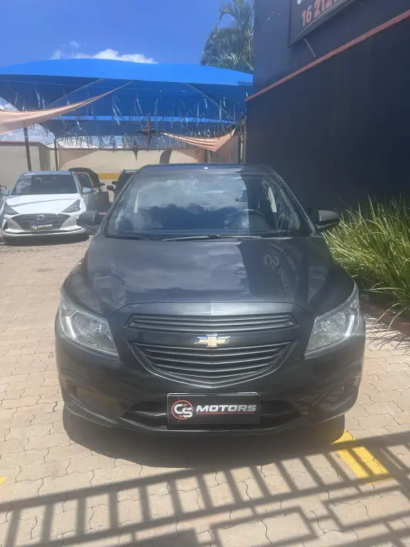 CHEVROLET Onix Hatch - Foto