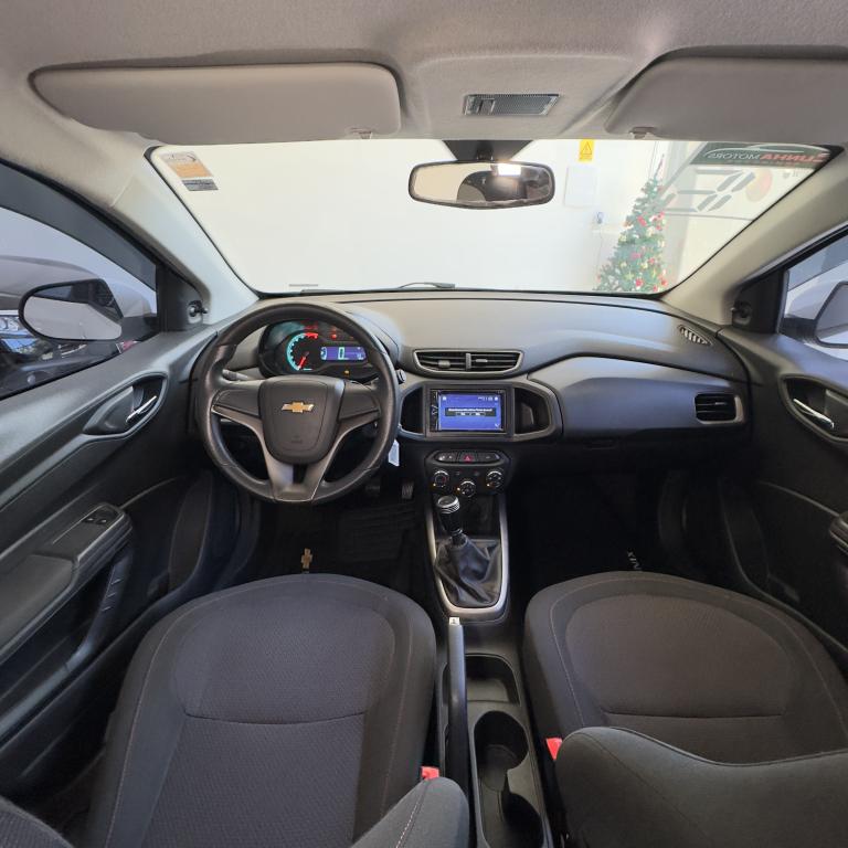 CHEVROLET Onix Hatch - Foto